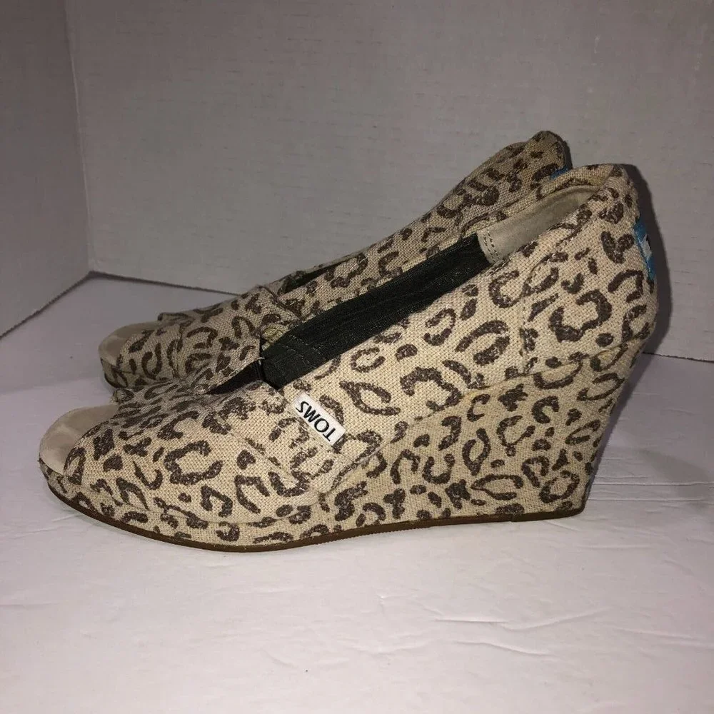 Toms Womens Size 7.5 Beige Leopard Print Peep Toe Slip On High Wedge Sandals